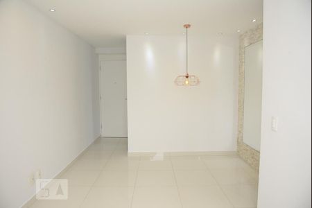 Sala de apartamento para alugar com 2 quartos, 50m² em Jacarepaguá, Rio de Janeiro
