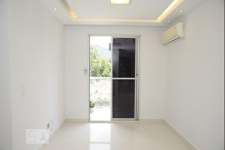 Sala de apartamento para alugar com 2 quartos, 50m² em Jacarepaguá, Rio de Janeiro