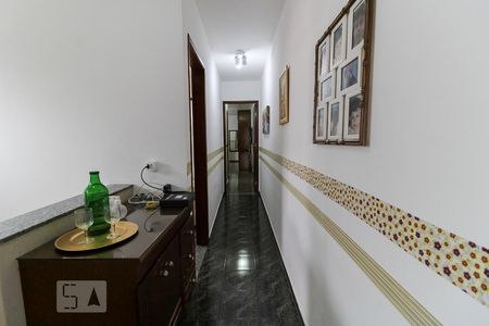 Casa à venda com 150m², 3 quartos e 4 vagasCorredor