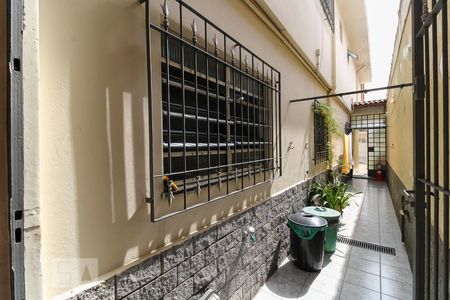 Casa à venda com 150m², 3 quartos e 4 vagasCorredor Externo