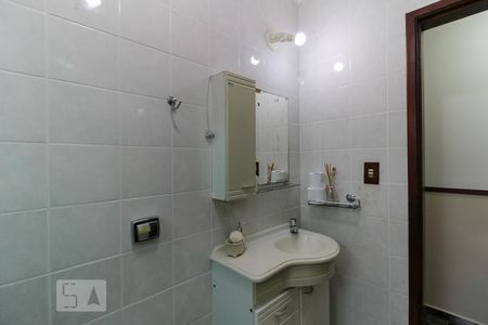 Casa à venda com 150m², 3 quartos e 4 vagasBanheiro da Suíte 2