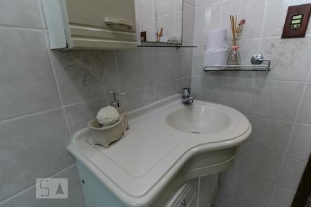 Casa à venda com 150m², 3 quartos e 4 vagasBanheiro da Suíte 2
