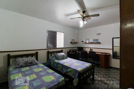 Casa à venda com 150m², 3 quartos e 4 vagasSuíte 2