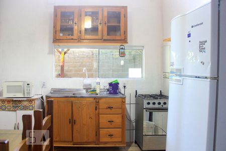 Cozinha de casa para alugar com 1 quarto, 55m² em Rio Tavares, Florianópolis