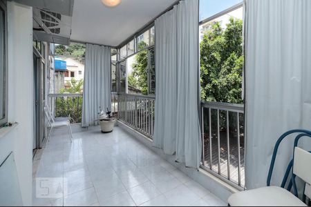 Apartamento à venda com 100m², 2 quartos e 1 vagaVaranda