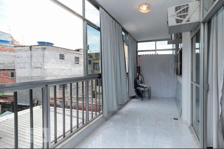 Apartamento à venda com 100m², 2 quartos e 1 vagaVaranda