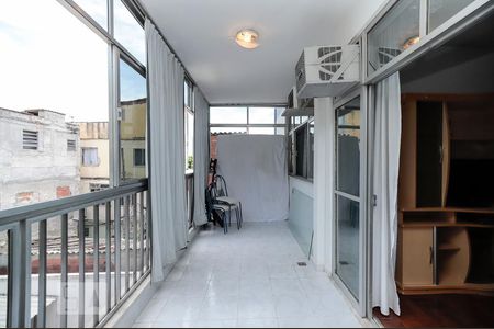 Apartamento à venda com 100m², 2 quartos e 1 vagaVaranda