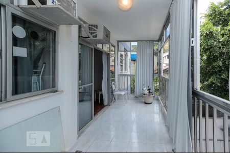 Apartamento à venda com 100m², 2 quartos e 1 vagaVaranda