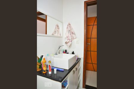 Casa de condomínio à venda com 97m², 3 quartos e sem vagaBanheiro