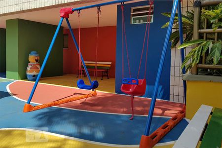 Apartamento para alugar com 129m², 4 quartos e 2 vagas Apartamento para alugar com 129m², 4 quartos e 2 vagasÁrea Comum - Playground