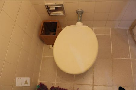 Apartamento para alugar com 129m², 4 quartos e 2 vagas Apartamento para alugar com 129m², 4 quartos e 2 vagasBanheiro de Serviço