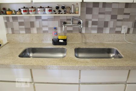 Apartamento para alugar com 129m², 4 quartos e 2 vagas Apartamento para alugar com 129m², 4 quartos e 2 vagasCozinha