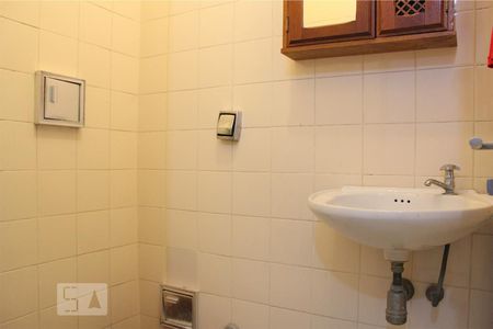 Apartamento para alugar com 129m², 4 quartos e 2 vagas Apartamento para alugar com 129m², 4 quartos e 2 vagasBanheiro de Serviço