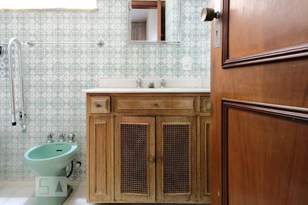 Apartamento para alugar com 170m², 3 quartos e 1 vaga Apartamento para alugar com 170m², 3 quartos e 1 vagaBanheiro da suíte