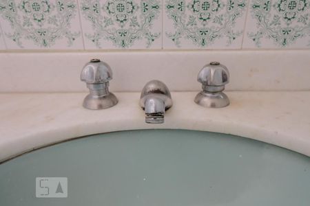 Apartamento para alugar com 170m², 3 quartos e 1 vaga Apartamento para alugar com 170m², 3 quartos e 1 vagaBanheiro da suíte