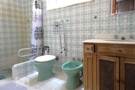 Apartamento para alugar com 170m², 3 quartos e 1 vaga Apartamento para alugar com 170m², 3 quartos e 1 vagaBanheiro da suíte