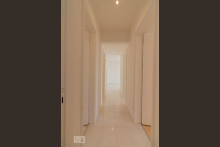 Apartamento à venda com 110m², 3 quartos e 1 vaga Apartamento à venda com 110m², 3 quartos e 1 vagaCorredor quartos