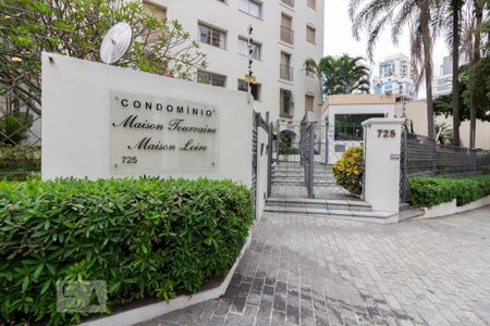 Apartamento à venda com 110m², 3 quartos e 1 vaga Apartamento à venda com 110m², 3 quartos e 1 vagaFachada
