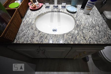 Apartamento à venda com 140m², 4 quartos e 3 vagasPia do Banheiro Suíte 1