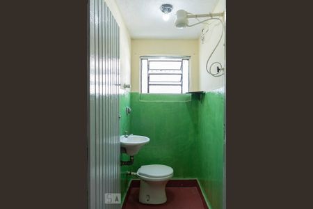 Banheiro de casa para alugar com 1 quarto, 40m² em Vila Babilônia, São Paulo