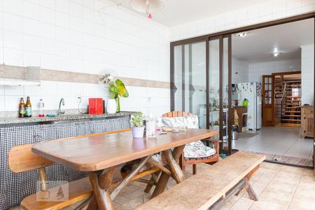 Casa à venda com 283m², 3 quartos e 4 vagasChurrasqueira e Forno - Área Externa