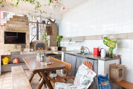 Casa à venda com 283m², 3 quartos e 4 vagasChurrasqueira e Forno - Área Externa