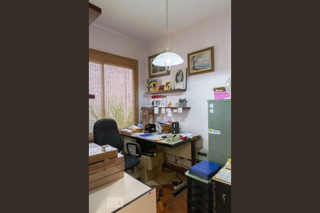 Casa à venda com 283m², 3 quartos e 4 vagasEscritório