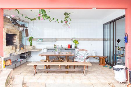 Casa à venda com 283m², 3 quartos e 4 vagasChurrasqueira e Forno - Área Externa