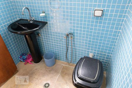 Casa à venda com 283m², 3 quartos e 4 vagasBanheiro da Piscina