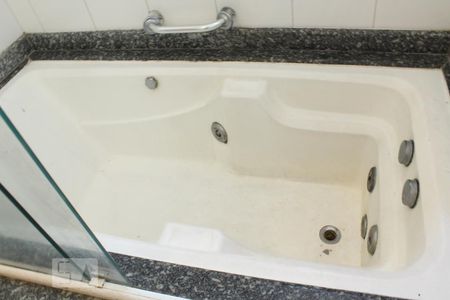 Apartamento à venda com 180m², 4 quartos e 2 vagasBanheiro da Suíte 2