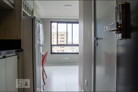 Sala de kitnet/studio para alugar com 1 quarto, 21m² em Centro, Curitiba