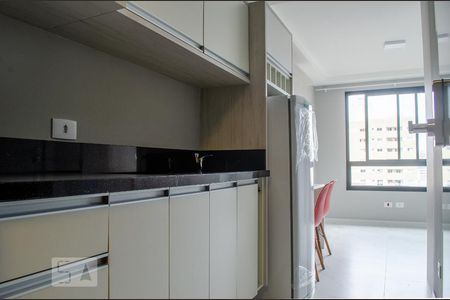 Cozinha de kitnet/studio para alugar com 1 quarto, 21m² em Centro, Curitiba