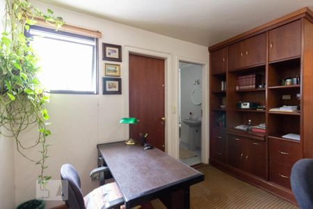 Apartamento à venda com 201m², 4 quartos e 4 vagasEscritório