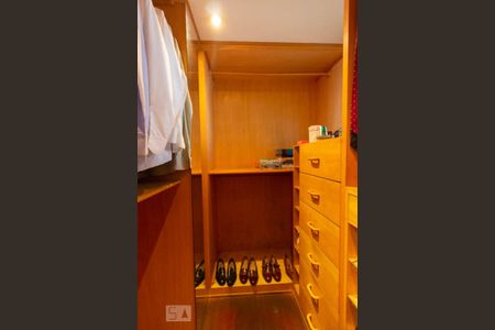 Apartamento à venda com 201m², 4 quartos e 4 vagasQuarto