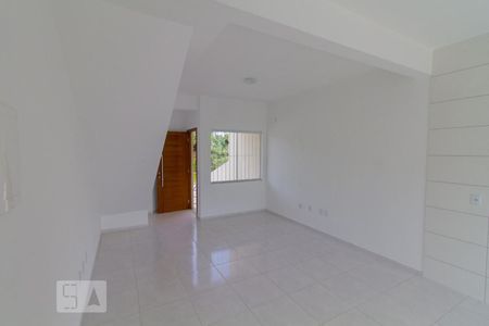 Sala de casa de condomínio para alugar com 2 quartos, 120m² em Real Parque, São José