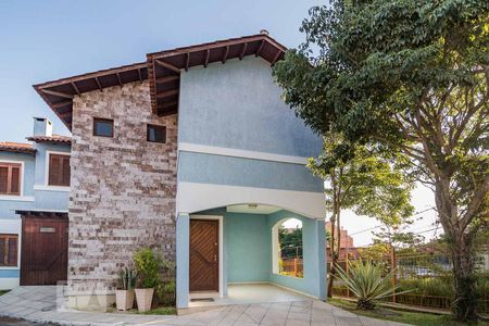 Casa de condomínio à venda com 186m², 3 quartos e 2 vagas Casa de condomínio à venda com 186m², 3 quartos e 2 vagasFachada