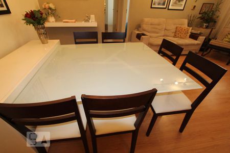 Apartamento para alugar com 65m², 2 quartos e 2 vagasSala