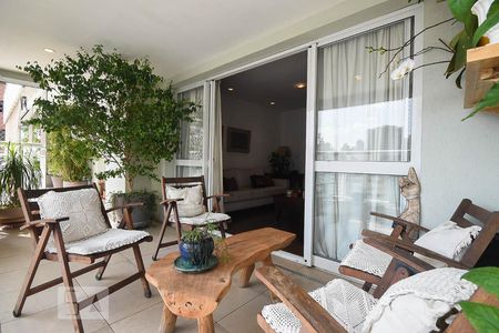 Varanda de apartamento à venda com 4 quartos, 248m² em Vila Suzana, São Paulo