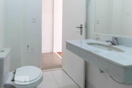 Banheiro de kitnet/studio para alugar com 1 quarto, 38m² em Copacabana, Rio de Janeiro