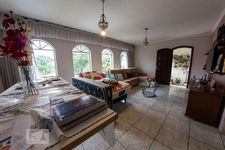 Casa para alugar com 177m², 4 quartos e 2 vagasSala