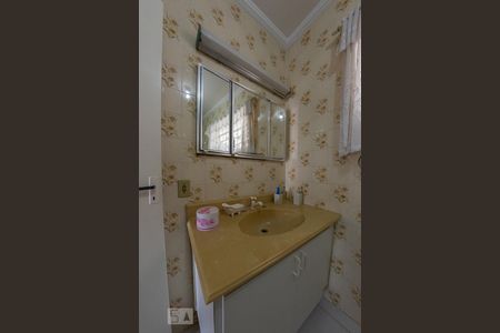 Casa para alugar com 177m², 4 quartos e 2 vagasBanheiro