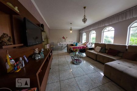 Casa para alugar com 177m², 4 quartos e 2 vagasSala