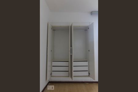 Quarto 1 - Armários de apartamento para alugar com 2 quartos, 70m² em Asa Norte, Brasília
