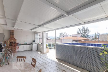 Apartamento à venda com 230m², 4 quartos e 2 vagas Apartamento à venda com 230m², 4 quartos e 2 vagasÁrea Convivência