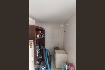 Apartamento à venda com 230m², 4 quartos e 2 vagas Apartamento à venda com 230m², 4 quartos e 2 vagasBanheiro de Serviço 2