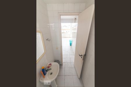 Apartamento à venda com 230m², 4 quartos e 2 vagas Apartamento à venda com 230m², 4 quartos e 2 vagasBanheiro de Serviço 2