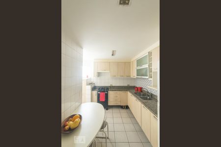 Apartamento à venda com 230m², 4 quartos e 2 vagas Apartamento à venda com 230m², 4 quartos e 2 vagasCozinha