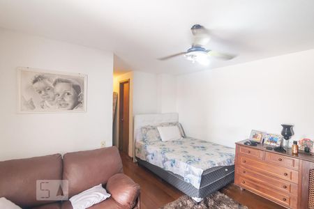 Apartamento à venda com 230m², 4 quartos e 2 vagas Apartamento à venda com 230m², 4 quartos e 2 vagasSuíte 2