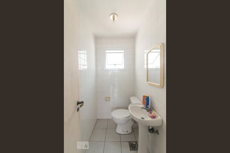 Apartamento à venda com 230m², 4 quartos e 2 vagas Apartamento à venda com 230m², 4 quartos e 2 vagasBanheiro de Serviço 2