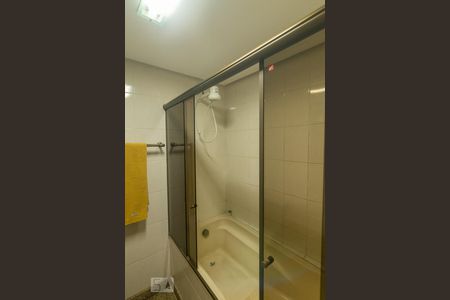 Apartamento à venda com 230m², 4 quartos e 2 vagas Apartamento à venda com 230m², 4 quartos e 2 vagasBanheiro da Suíte 1